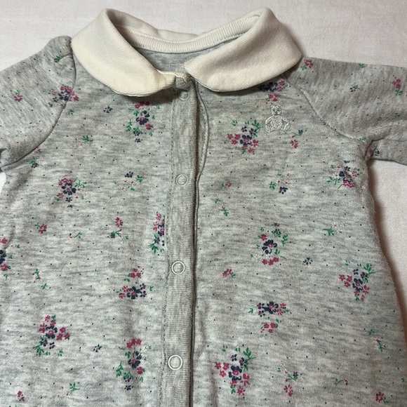 GAP Baby - Gray Floral Kids Footie Romper Sleeper - Picture 2 of 4
